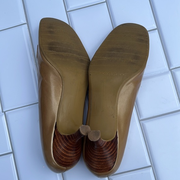 STUART WEITZMAN Champagne Gold Patent Leather Tassel Pumps Size 8M Kitten Heel - Picture 14 of 14